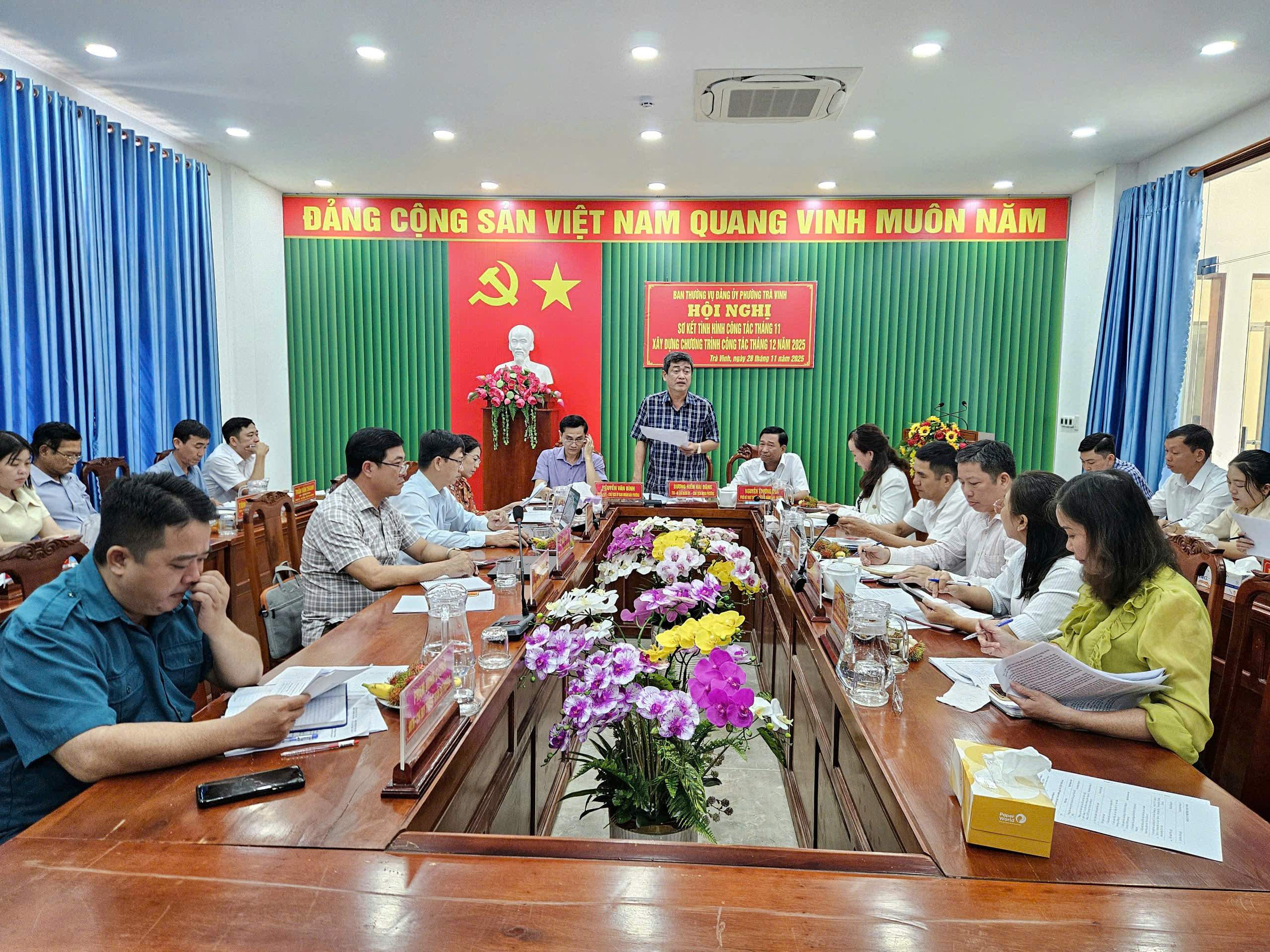 Thường trực Đảng uỷ phường Trà Vinh tổ chức hội nghị Ban thường vụ đảng uỷ sơ kết tình hình thực hiện Nghị quyết tháng 11, xây dựng chương trình công tác tháng 12/2025