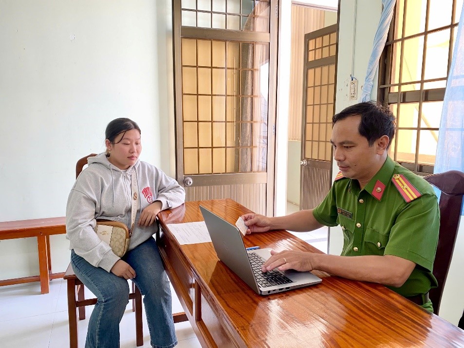 TĂNG CƯỜNG TUYÊN TRUYỀN, HƯỚNG DẪN KHAI BÁO TẠM TRÚ CHO NGƯỜI NƯỚC NGOÀI