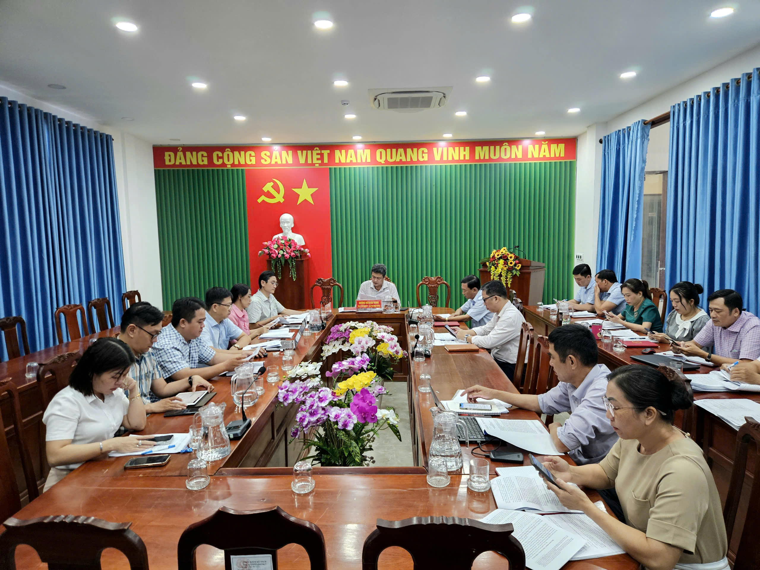 Thường trực Đảng uỷ phường Trà Vinh tổ chức hội nghị Ban thường vụ đảng uỷ góp ý dự thảo báo cáo tổng kết Nghị quyết Đảng uỷ năm 2025