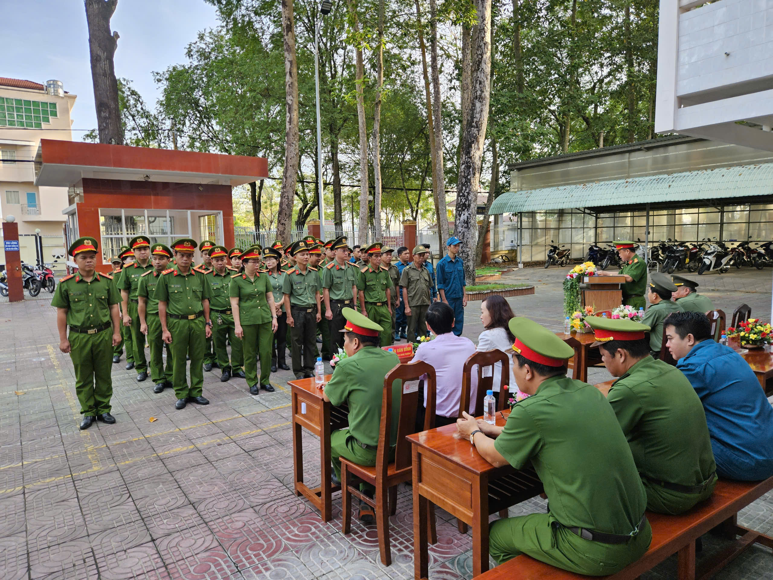 Công an phường Trà Vinh tổ chức lễ ra quân cao điểm tấn công, trấn áp tội phạm bảo đảm an ninh trật tự trên đại bàn phường Trà Vinh.