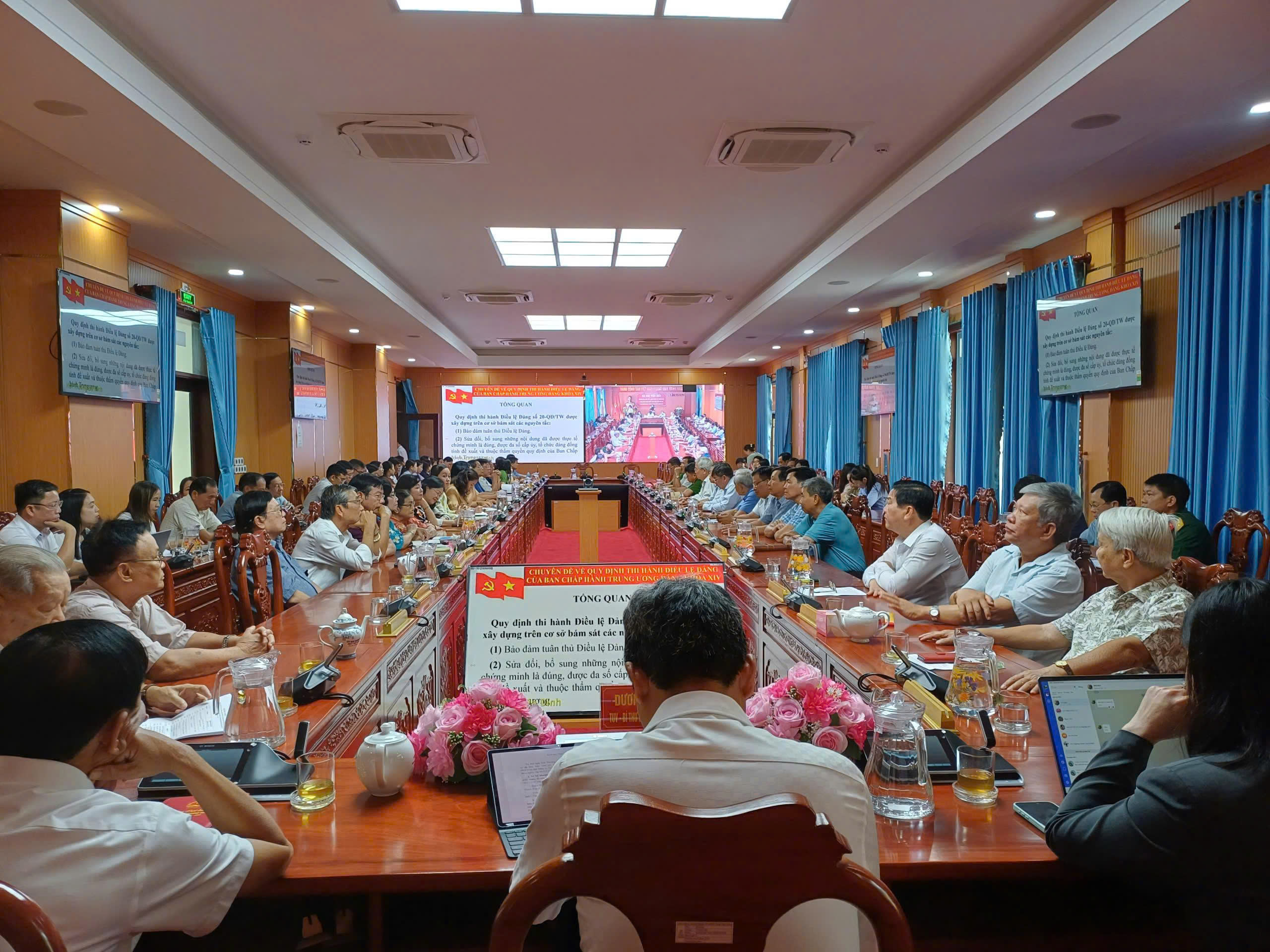 Phường Trà Vinh tham gia hội nghị nghiên cứu, học tập, quán triệt và triển khai thực hiện Nghị quyết Hội nghị lần thứ hai Ban Chấp hành Trung ương Đảng khóa XIV 