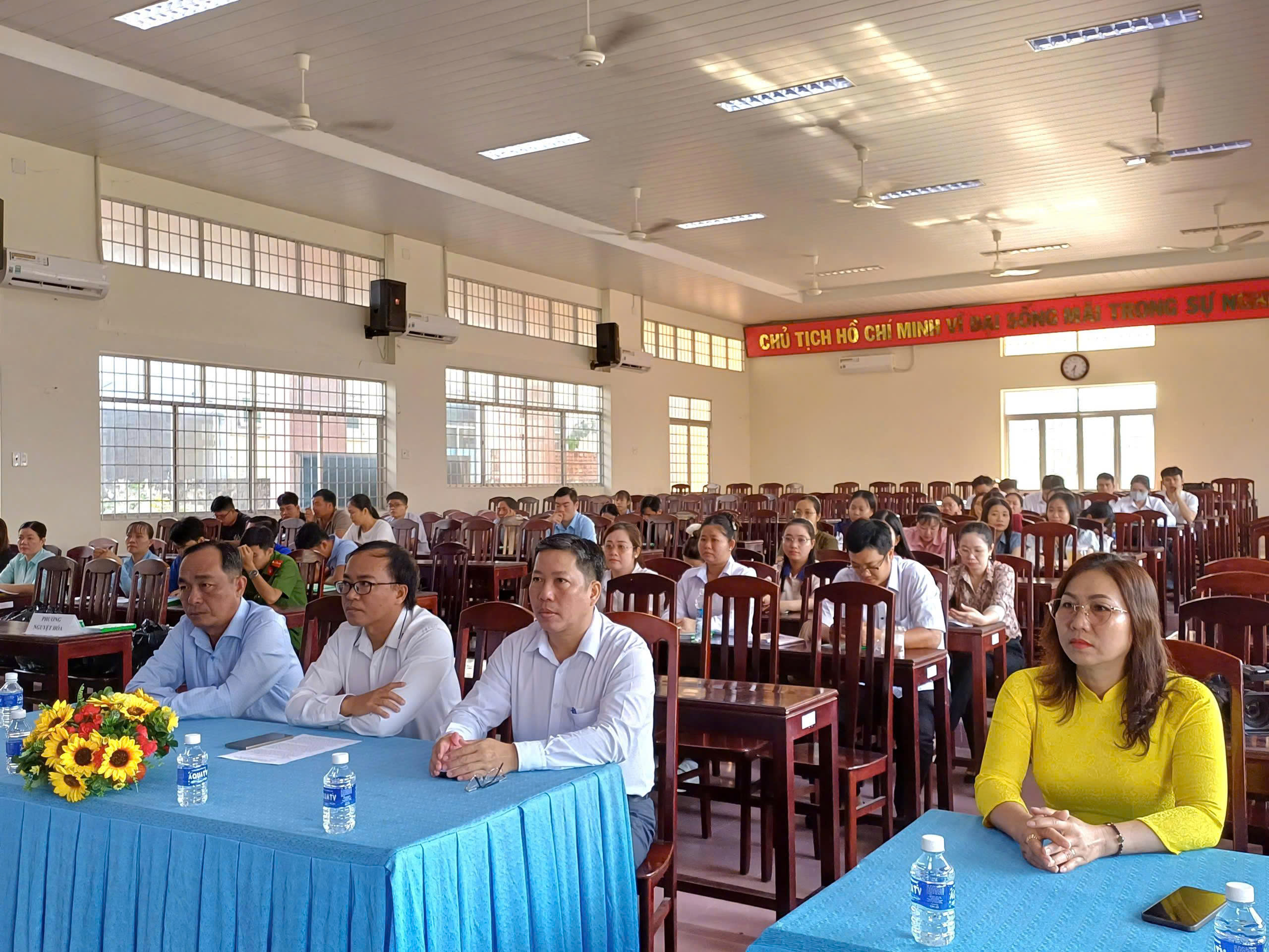 Phường Trà Vinh tổ chức khai giảng lớp Bồi dưỡng lý luận chính trị cho Đảng viên mới và chuyên đề Giáo dục đạo đức cách mạng trong thời kỳ mới
