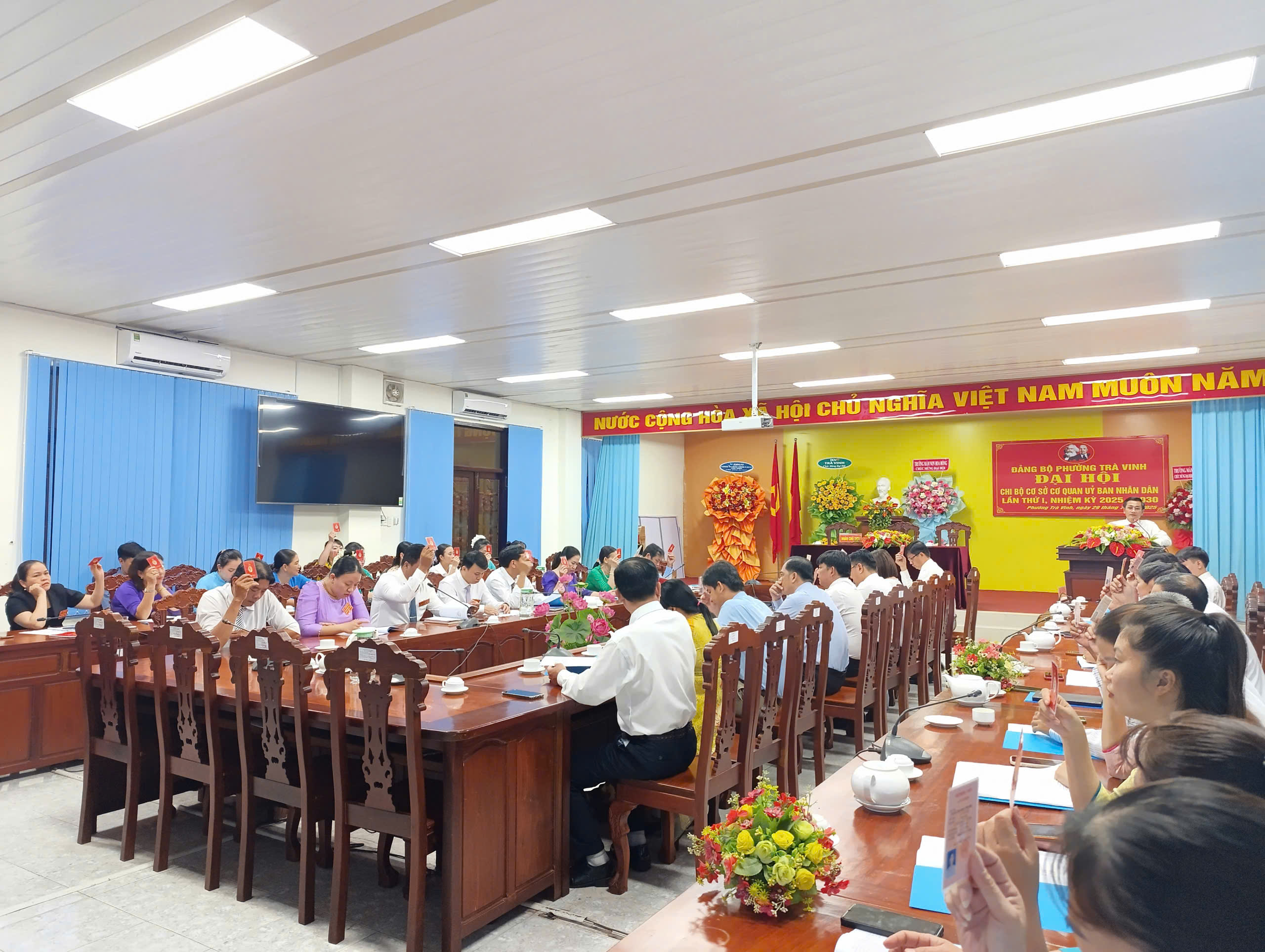 Đại hội chi bộ cơ quan UBND phường Trà Vinh lần thứ I, nhiệm kỳ 2025 – 2030: Dân chủ – Kỷ cương – Đổi mới – Phát triển