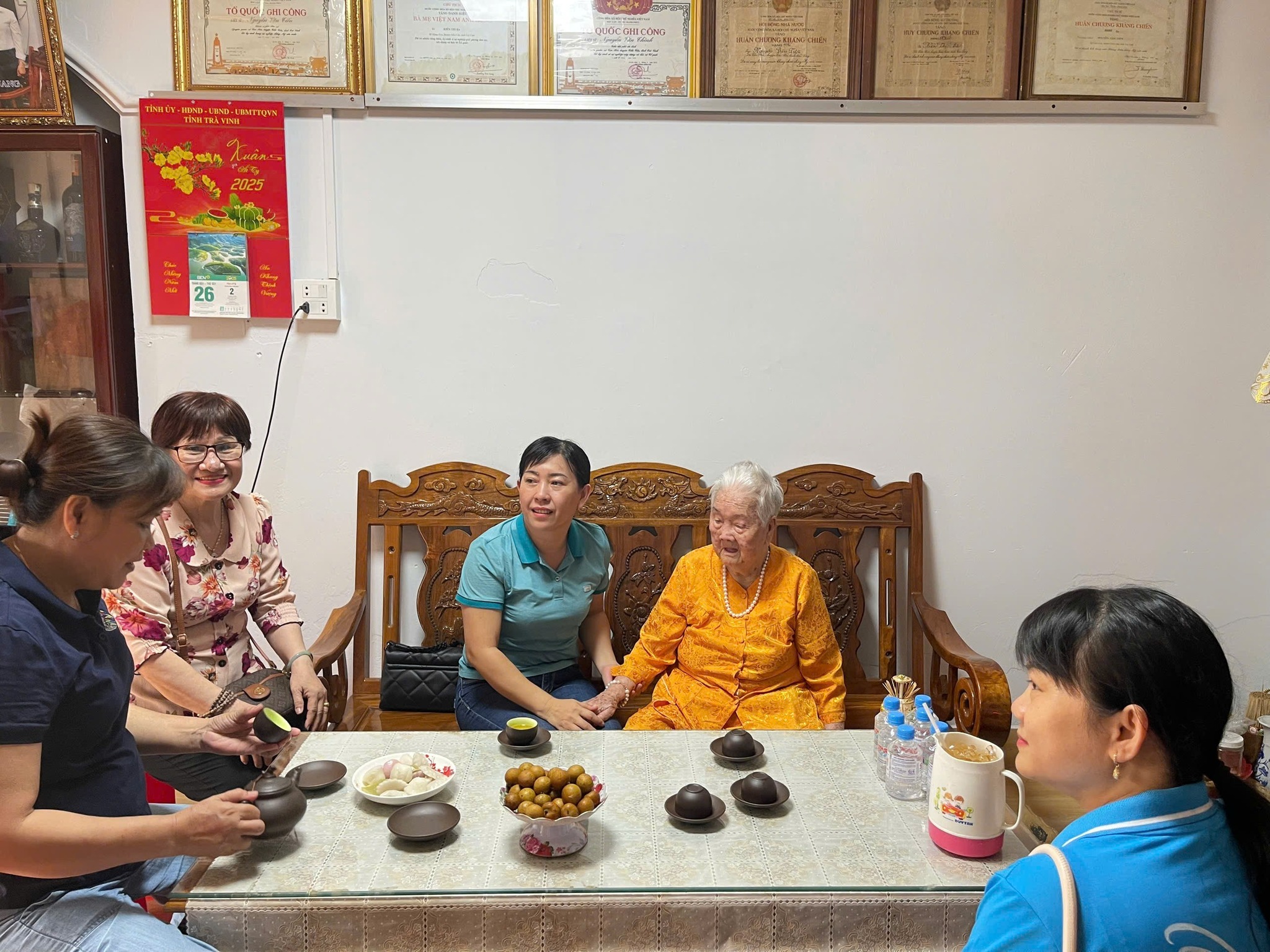 Hội LHPN phường Trà Vinh tỉnh Vĩnh Long với những hoạt động thiết thực, ý nghĩa nhân kỷ niệm 78 năm ngày Thương binh - Liệt sĩ (27/7/1947 – 27/7/2025).    