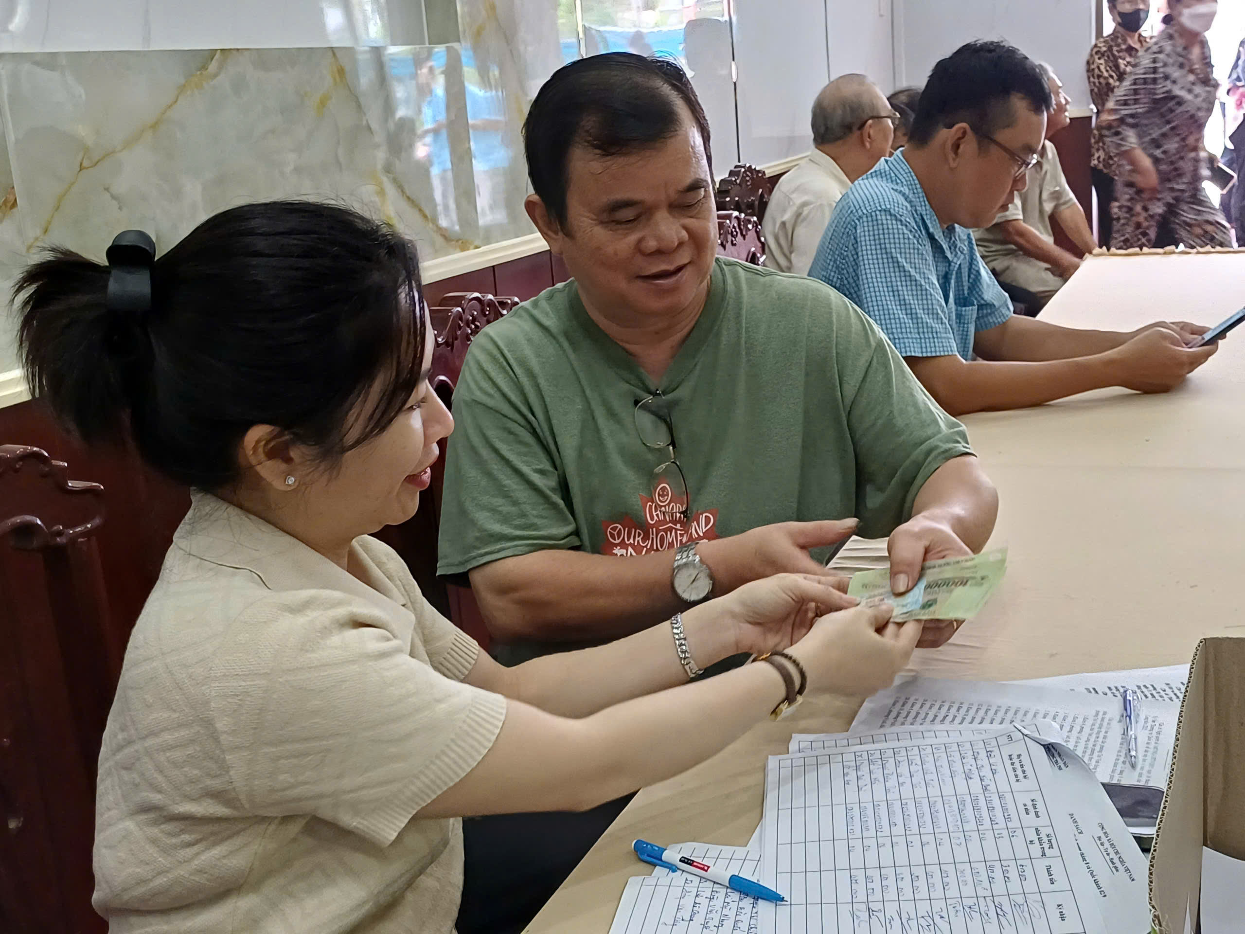 Phường Trà Vinh tổ chức tặng quà của Chính phủ cho nhân dân nhân dịp kỷ niệm 80 năm ngày cách mạng tháng tám và Quốc khánh 2/9 theo Nghị quyết số 263/NQ-CP ngày 29 tháng 8 năm 2025 
