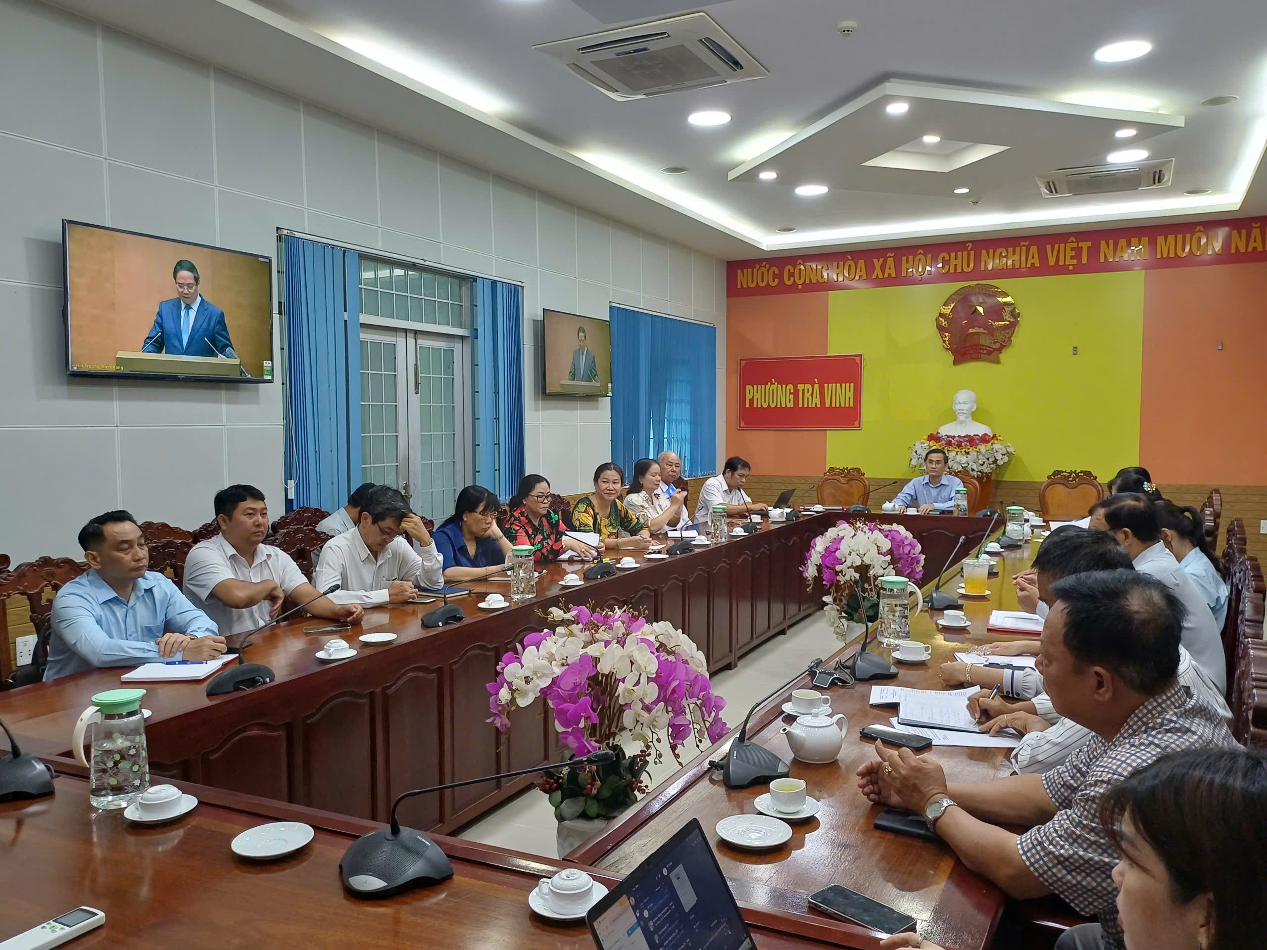 Đảng uỷ phường Trà Vinh tham gia Hội nghị toàn quốc (trực tiếp kết hợp trực tuyến) quán triệt, triển khai thực hiện 4 Nghị quyết của Bộ Chính trị