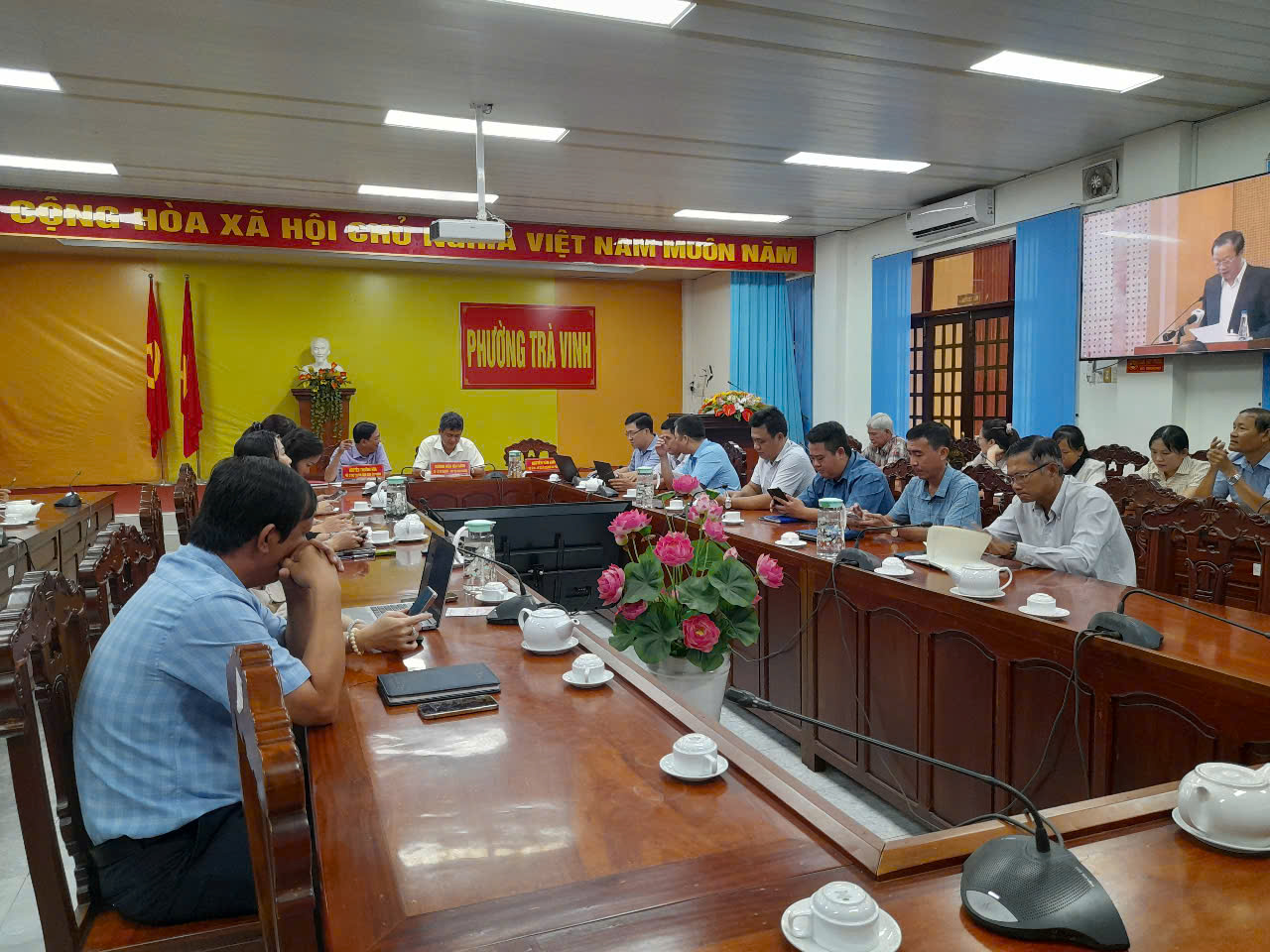 Đảng uỷ phường Trà Vinh tham dự Hội nghị trực tuyến Báo cáo viên Trung ương tháng 9/2025