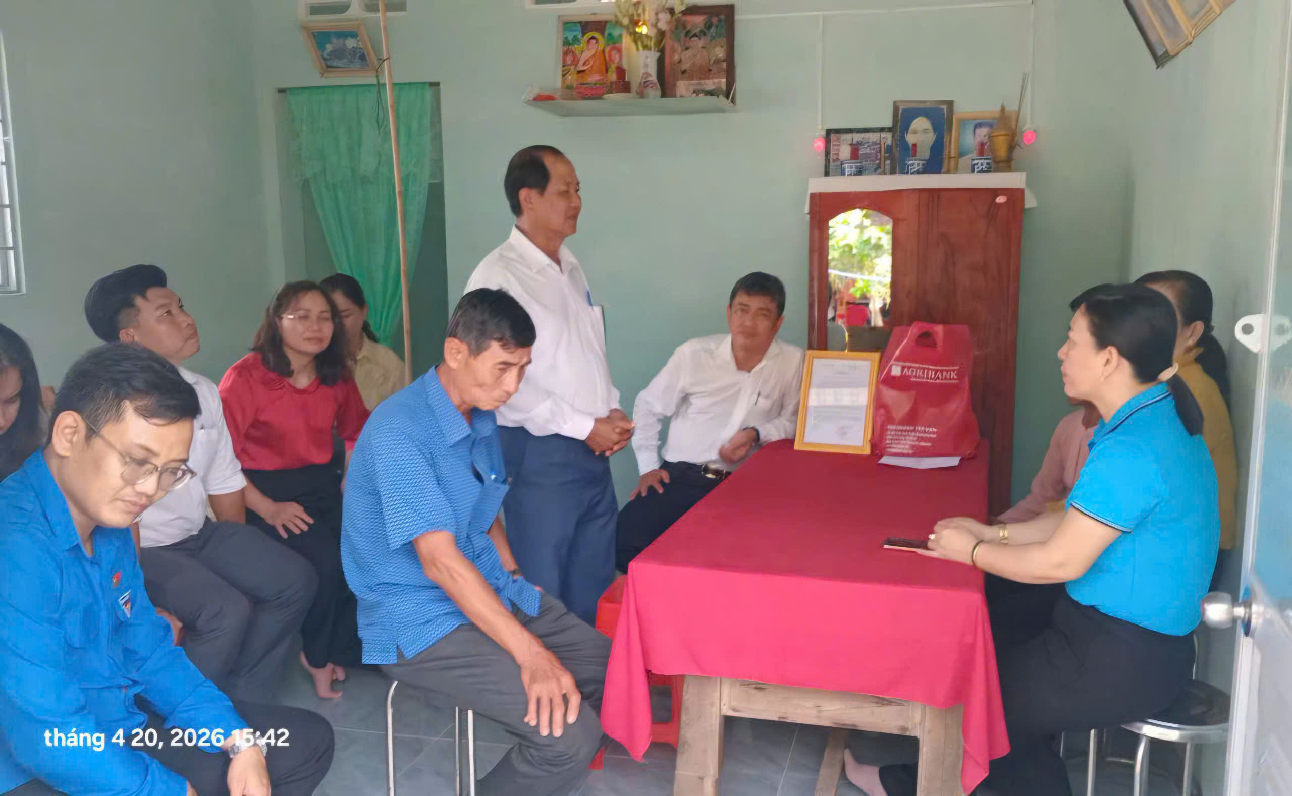 Đảng uỷ, HĐND, UBND, UBMTTQ Việt Nam phường Trà Vinh phối hợp nhà tài trợ bàn giao 2 căn nhà Đại đoàn kết 